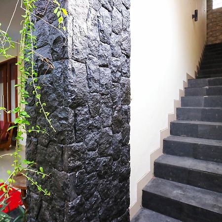 D'Astri Guesthouse Sanur Redpartner دنباسار المظهر الخارجي الصورة