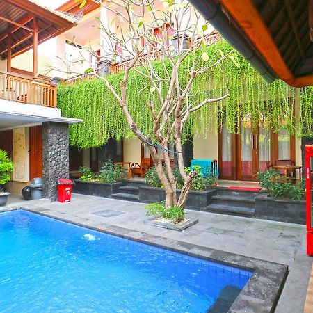 D'Astri Guesthouse Sanur Redpartner دنباسار المظهر الخارجي الصورة