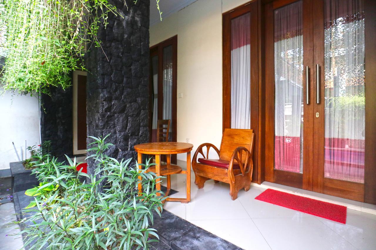 D'Astri Guesthouse Sanur Redpartner دنباسار المظهر الخارجي الصورة